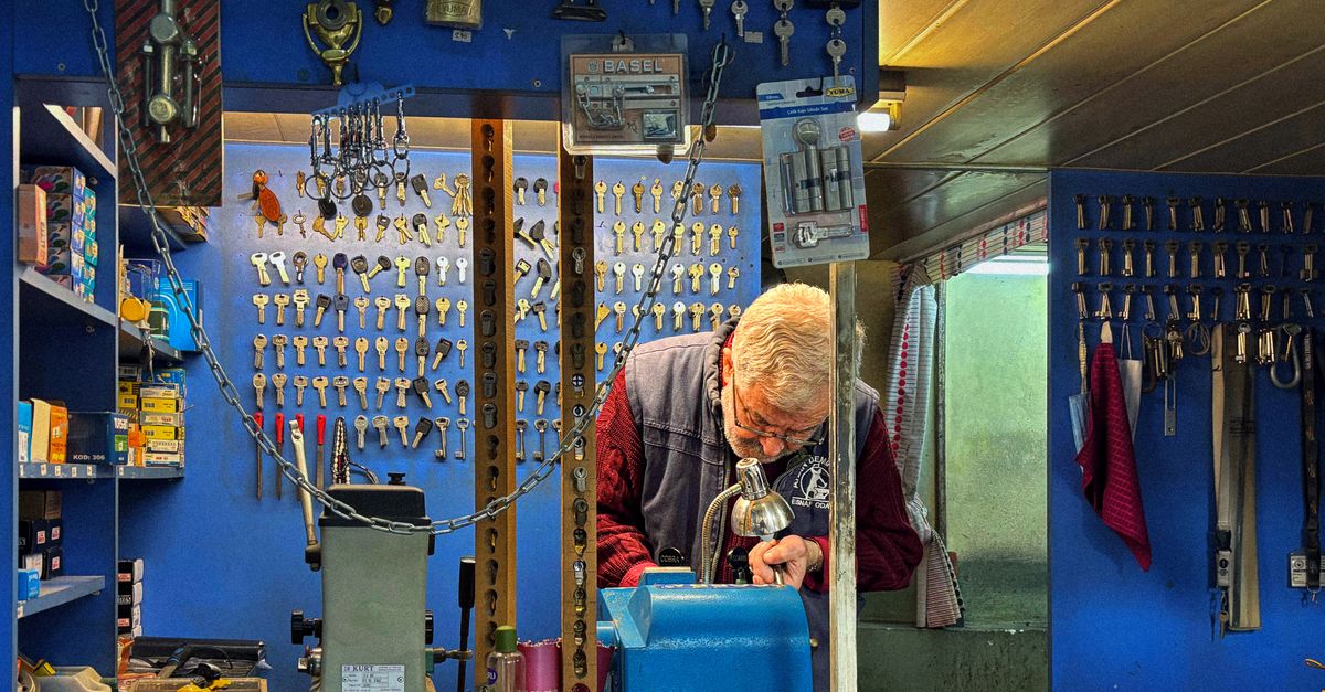 How Much Should an Emergency Locksmith Cost at 2 AM? — Old Bridge Locksmiths